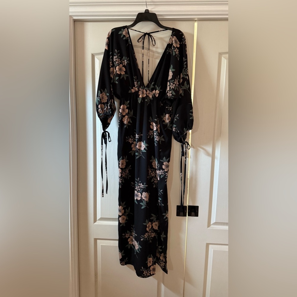 Audrey 3+1 Black Floral Long Sleeve Dress